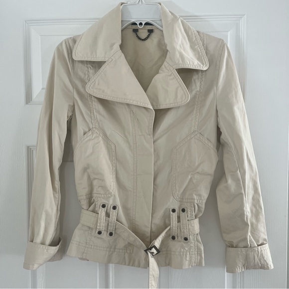 Ladies’ Pretty Jacket - Picture 1 of 4